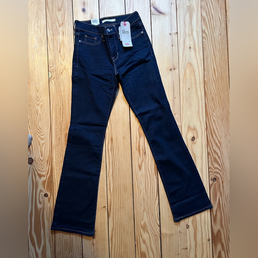 26x32 Levi Jeans NWT